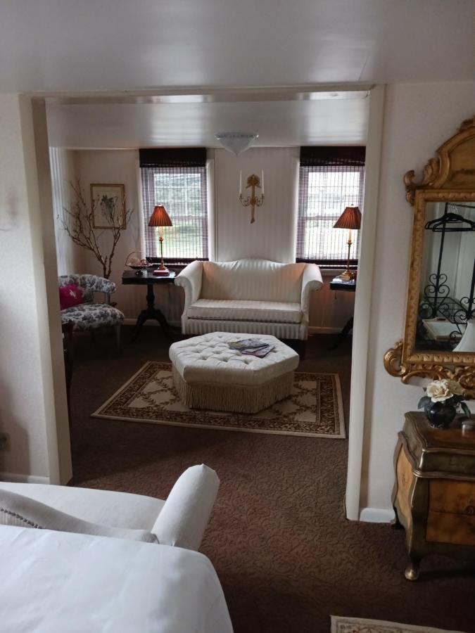 The Guest House At The Regina House Tea Room Moosic ภายนอก รูปภาพ